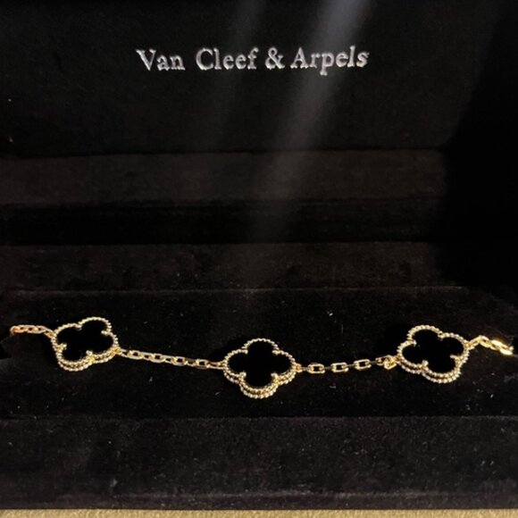 Van Cleef & Arpels Jewelry - 💙💙Dup Van Cleef & Arpels Gold Clover Chain Bracelet